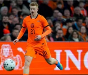 体育赛事-荷兰小将斯密特谈国家队首秀：这段经历我绝对永生难忘