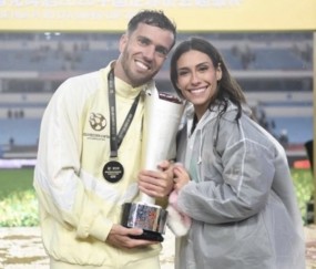 官方网站-塞尔吉尼奥社媒晒照庆祝超级杯夺冠：中国足协超级杯冠军！