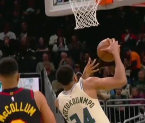 体育娱乐-对篮筐XXX😅帕金斯虎狼之词描述字母哥突破 惹美女主持无奈